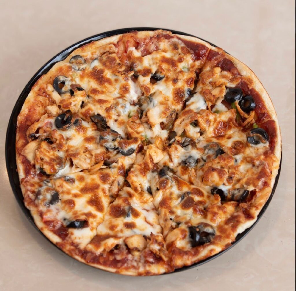 بيتزا دجاج كبير