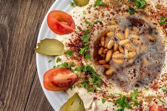 حمص الزبدة والسنوبر